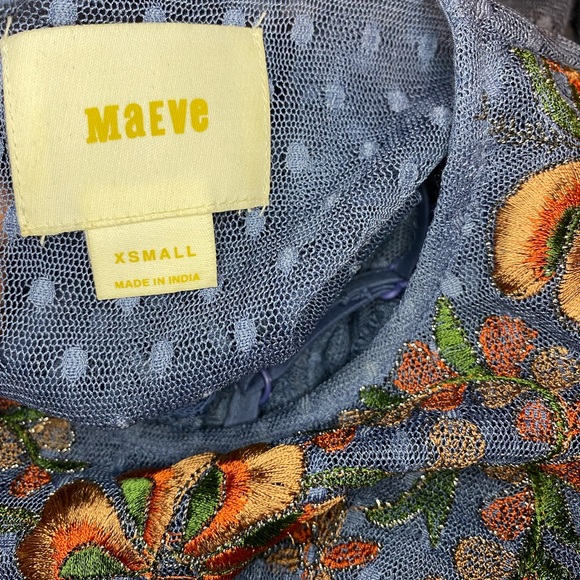 Beautiful delicate dress - Picture 2 of 3